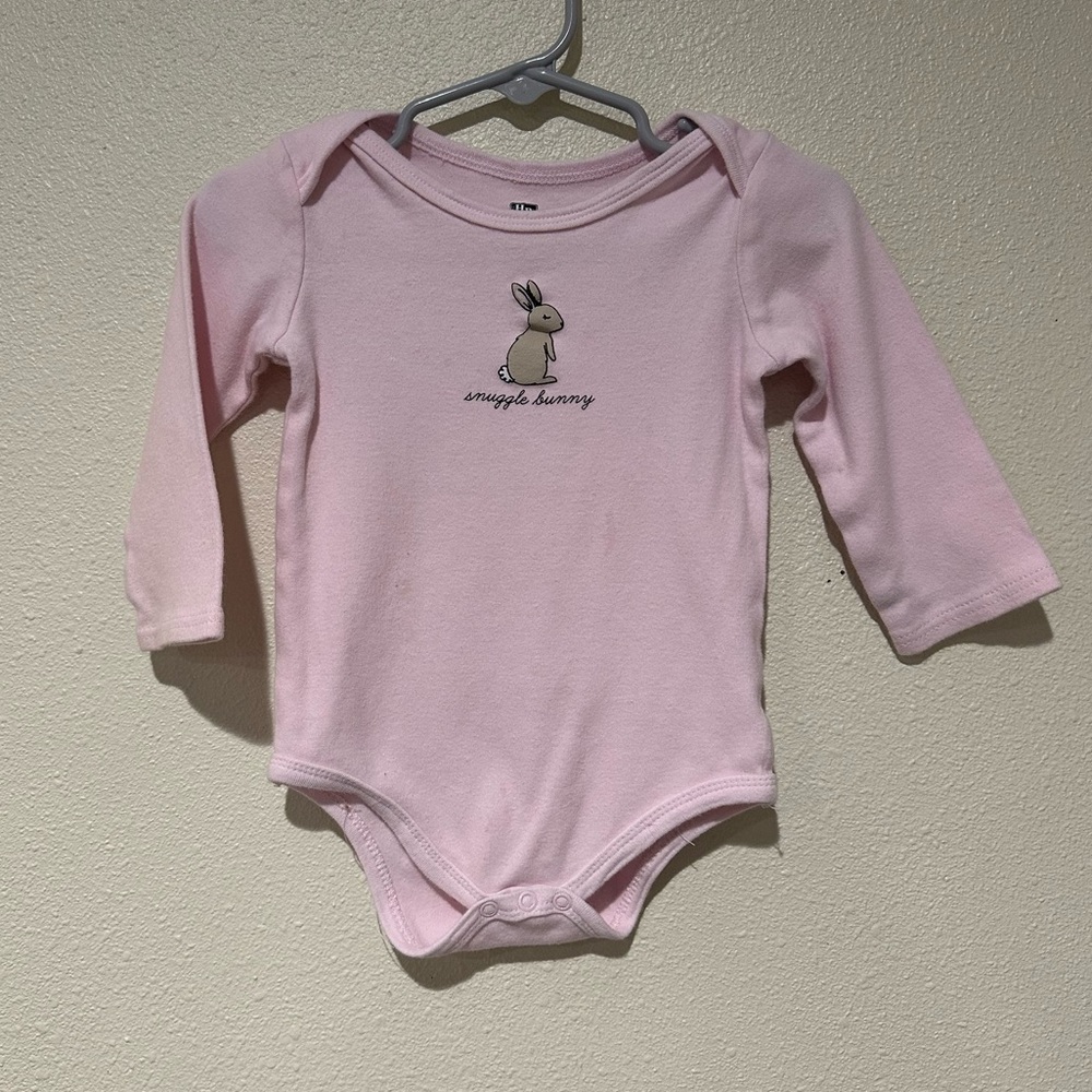 Snuggle Bunny Pink Long-Sleeve Baby Onesie tagged 18m best 6/9m